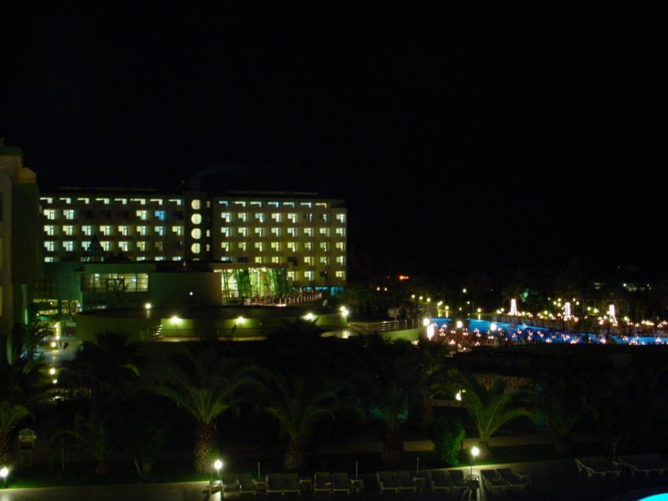 Hotel bei Nacht VONRESORT Golden Coast