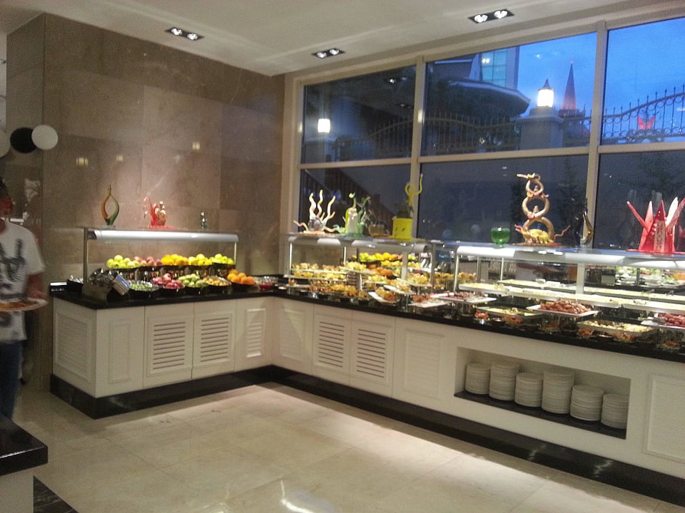 Buffet  Well Palace Side