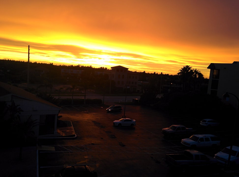 Sonnenuntergang vor dem Hotel Hotel Surf Club