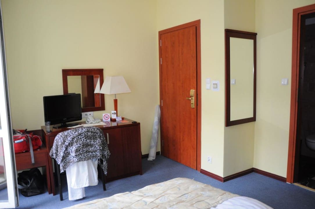 Blick zur Zimmertür Hotel Atol