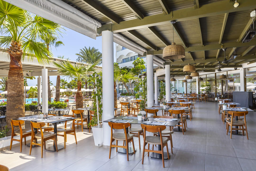 Gastro Crystal Springs Beach Hotel