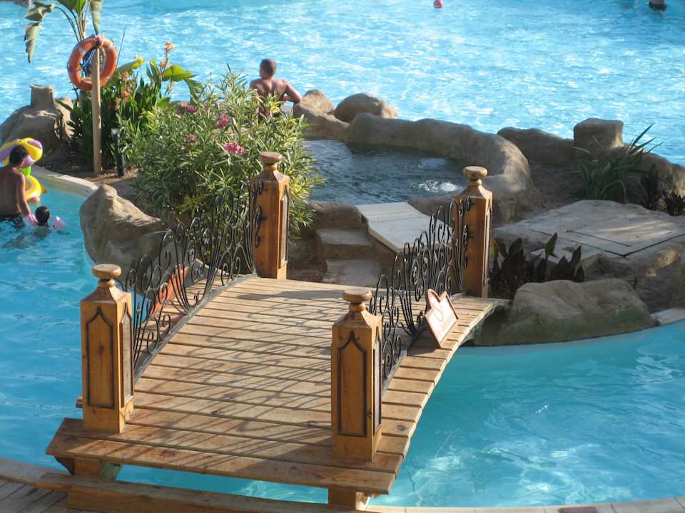 Insel mit Jacuzzi  Pickalbatros Palace Resort