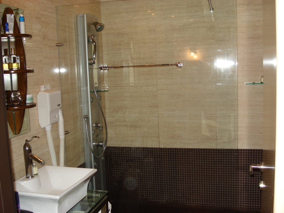 Das Bad von unserer Suite Hotel Corissia Princess