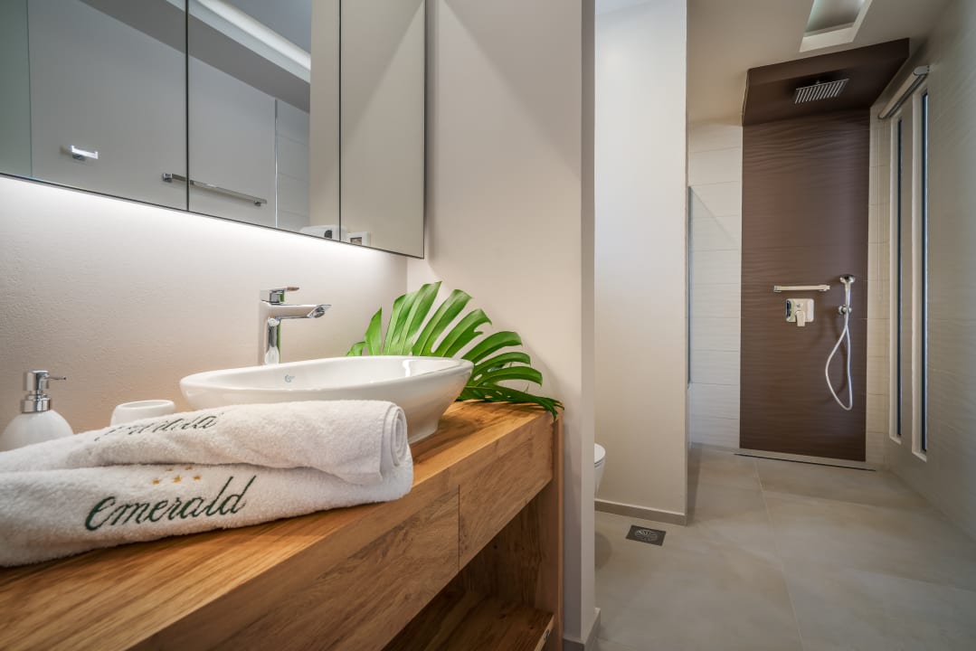 Zimmer Emerald Villas