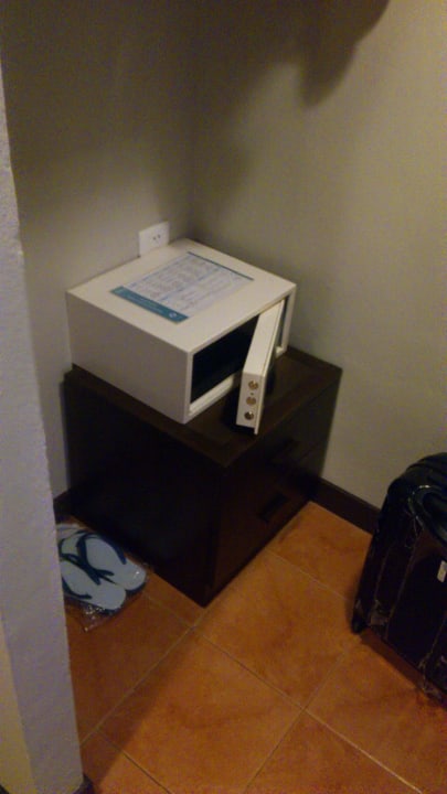 Save und Kleiderschrank Khao Lak Merlin Resort