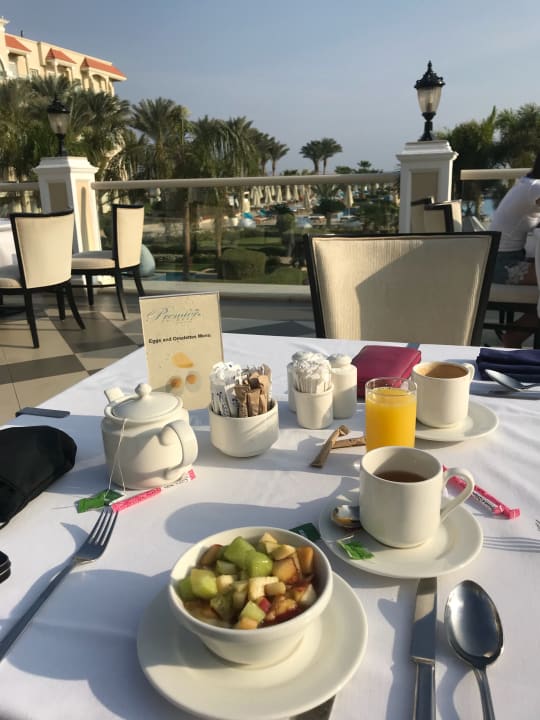 Frühstück Premier Le Reve Hotel & Spa