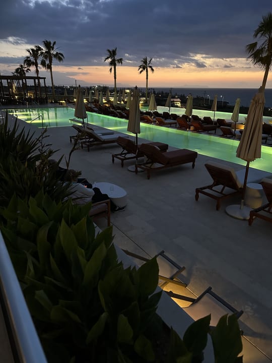 Pool The Royal Senses Resort, Curio Collection by Hilton