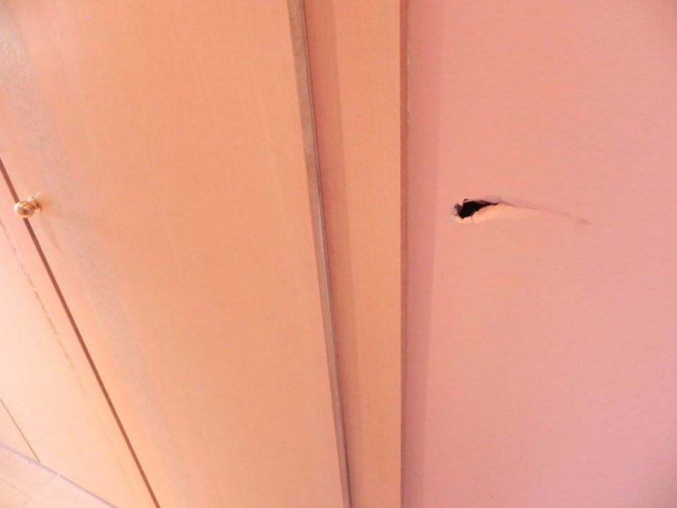 Loch in der Wand Mitsis Rodos Village