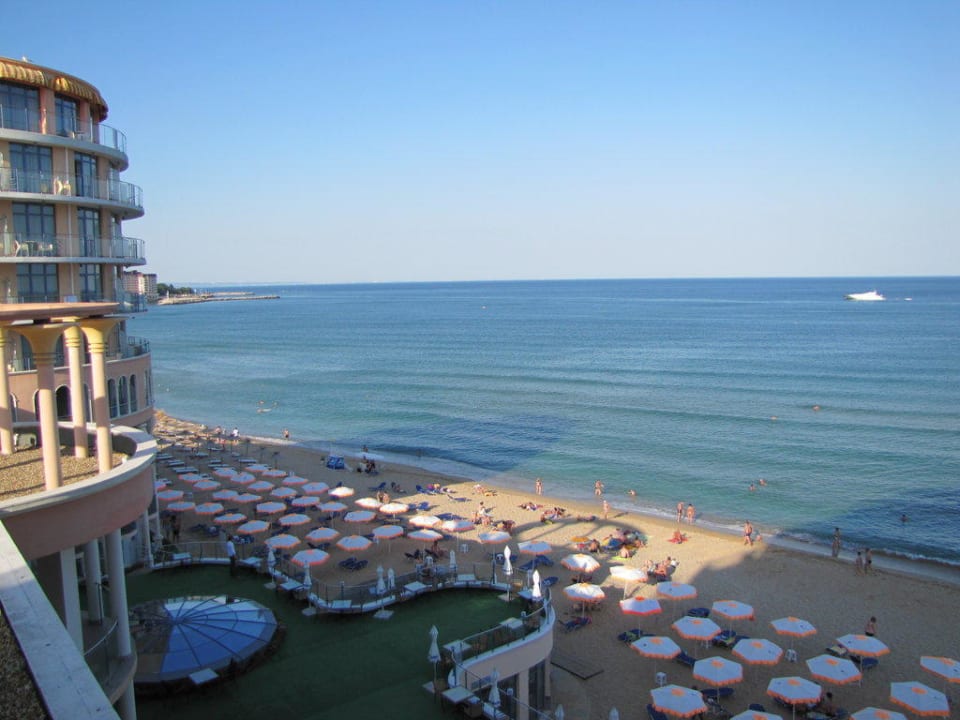 Blick auf den Strand vom Balkon Azalia Hotel Balneo & Spa
