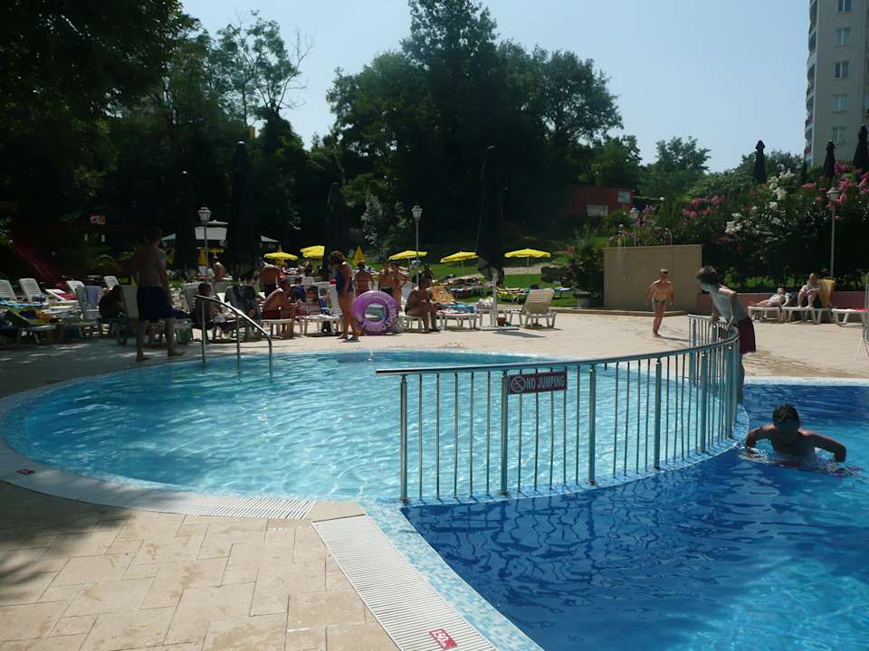 Richtung Grünfläche und Spielplatz Odessos Park Hotel