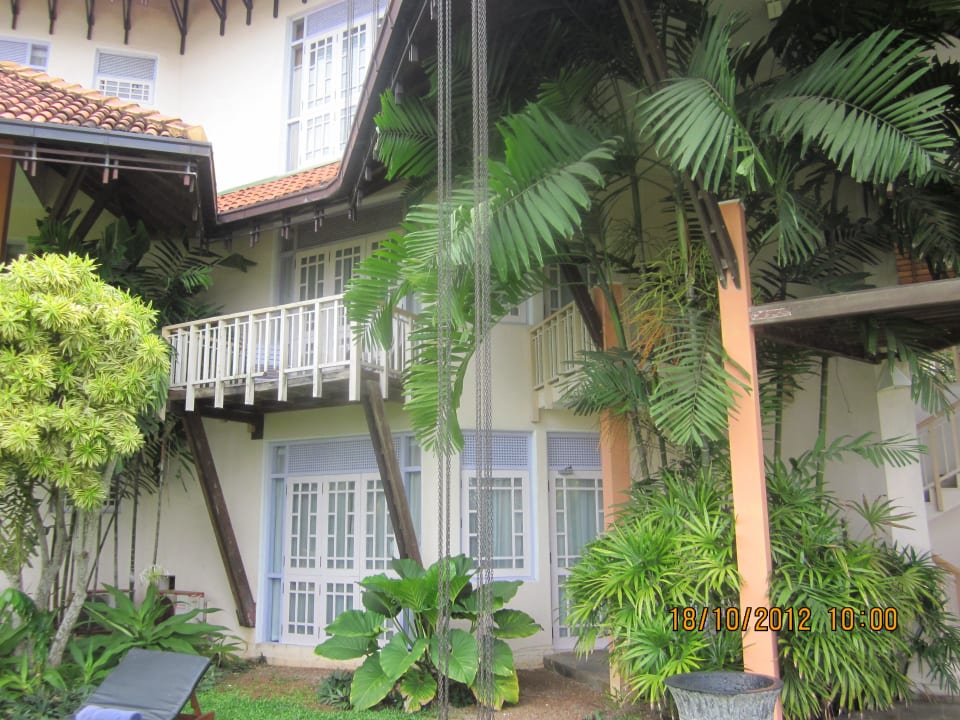 Blick von der Flußseite zu den Zimmern Aida Ayurveda Resort & Spa