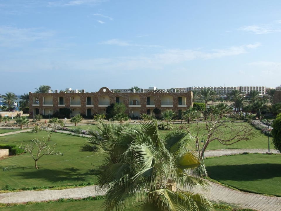 Widok z naszego balkonu Brayka Bay Resort