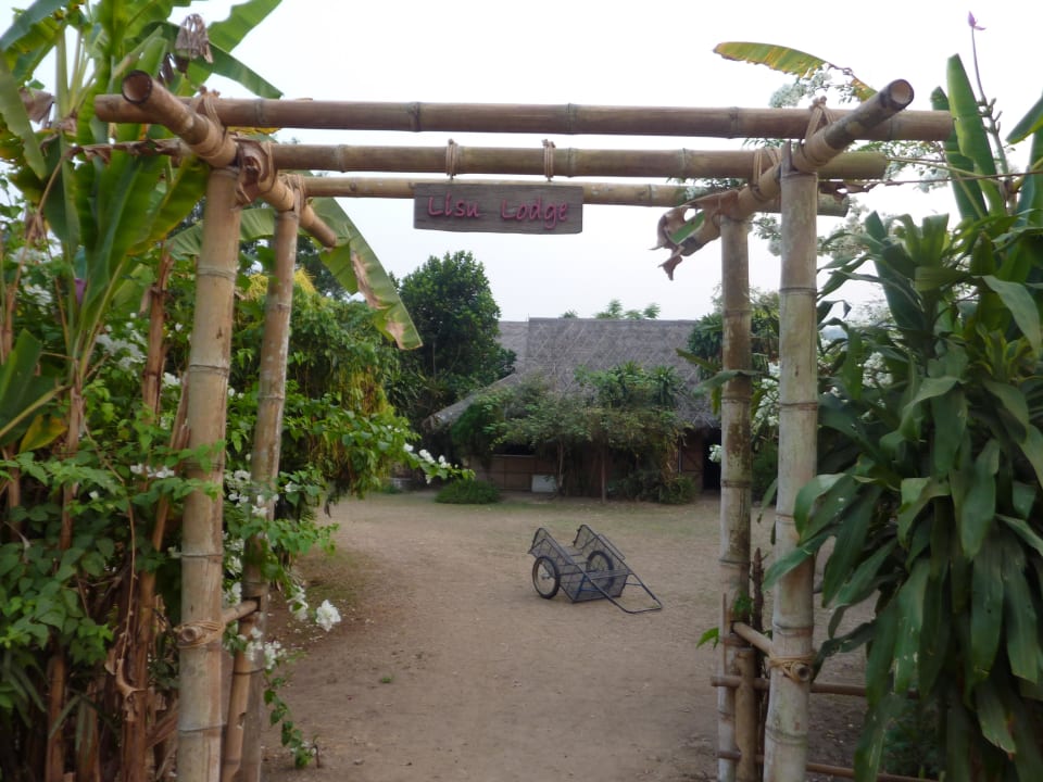 Eingangsbereich Hotel Lisu Lodge