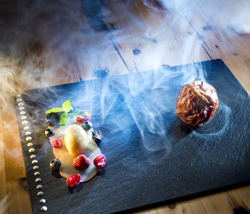 Gourmet Dessert - Bratapfel Hotel Tirolerhof