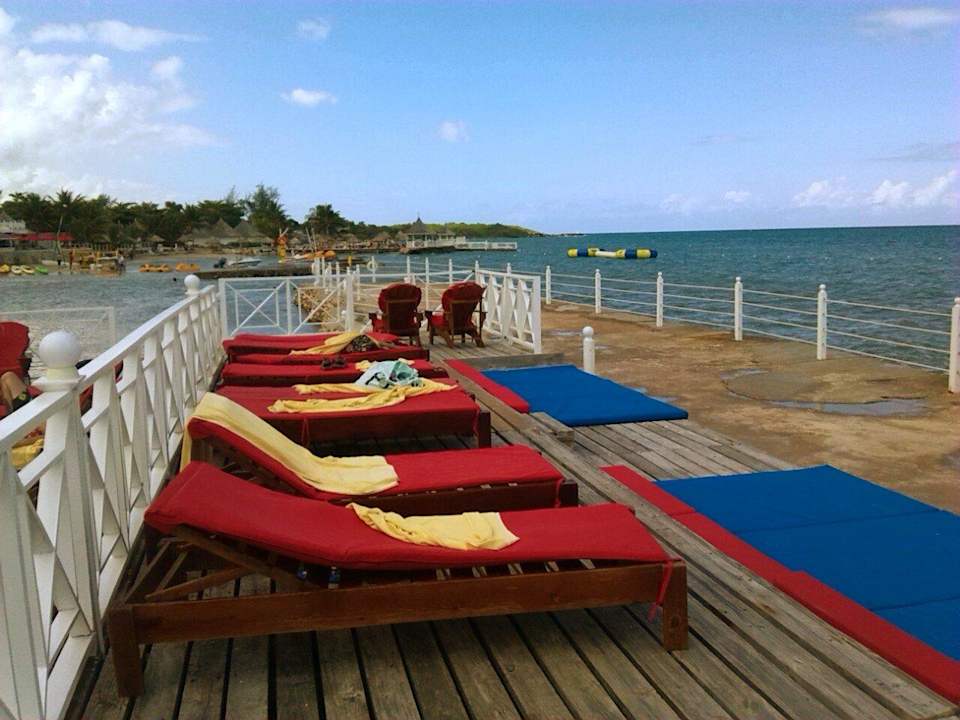 Liegeterrasse am Meer Grand Muthu Club Caribbean Runaway Bay