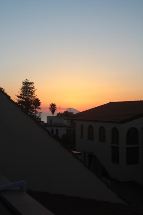 Blick vom Balkon mit Stromboli Tropis Hotel