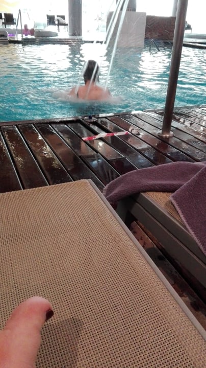 Rot/Weiße Klebestreifen statt reparaturen Grupotel Playa de Palma Suites & Spa