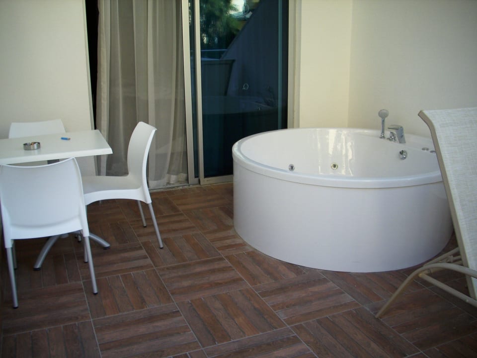 Mit Terrasse und Whirlpool (super) Q Premium Resort