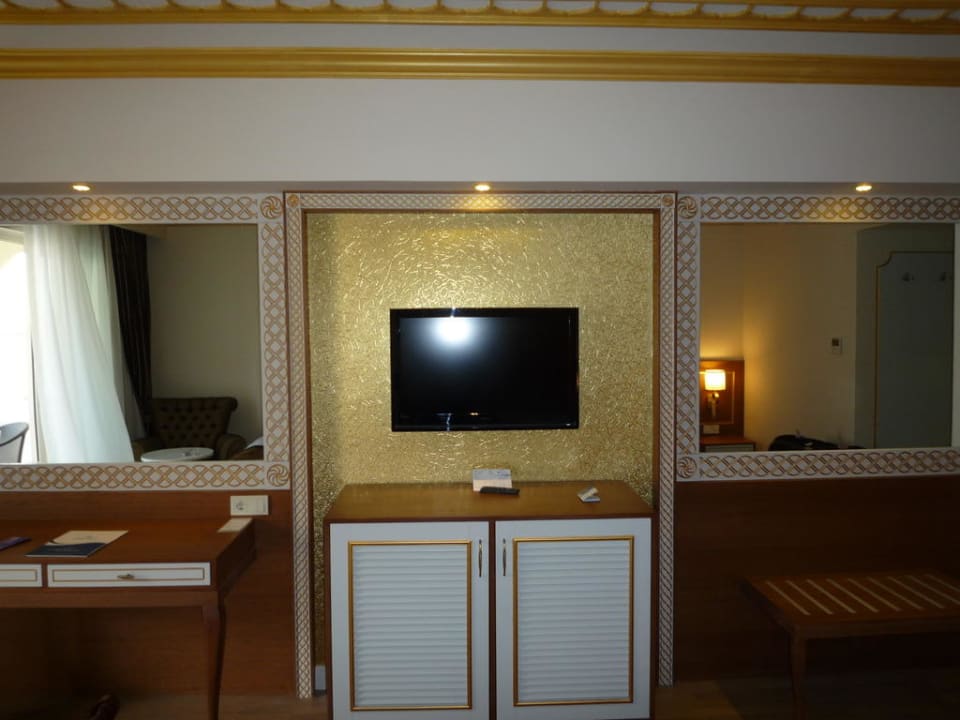 Großer LCD Fernseher Diamond Excellence Resort & Spa