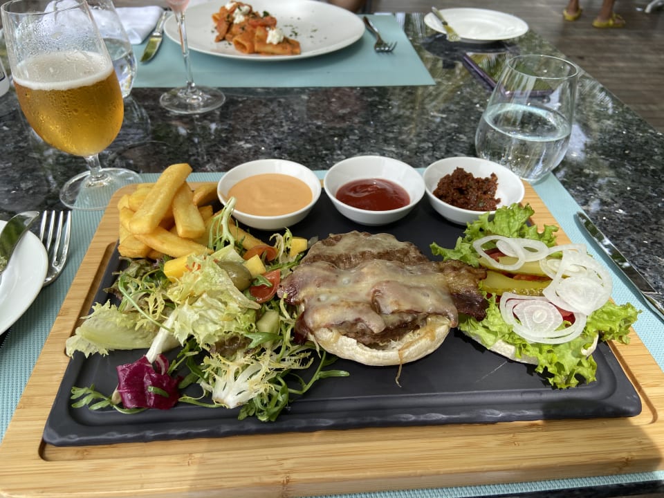 Gastro Outrigger Maldives Maafushivaru Resort