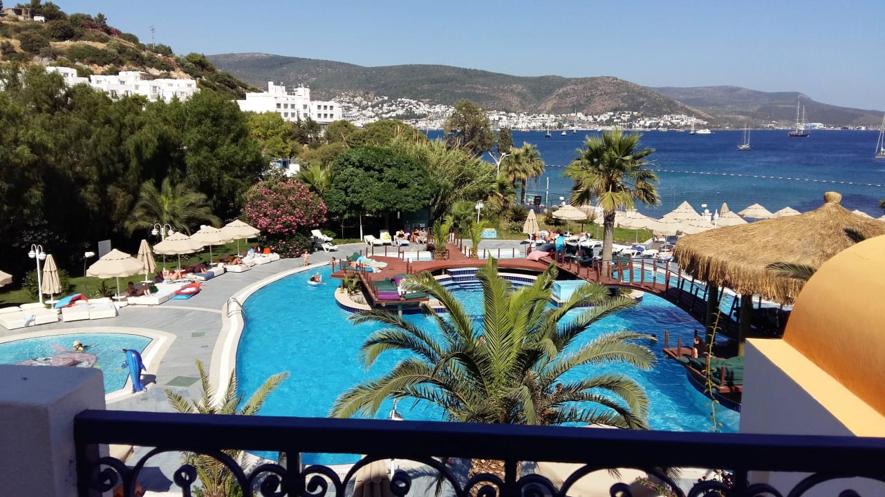 Super Blick auf  Pool, Meer und Bodrum Salmakis Resort & Spa