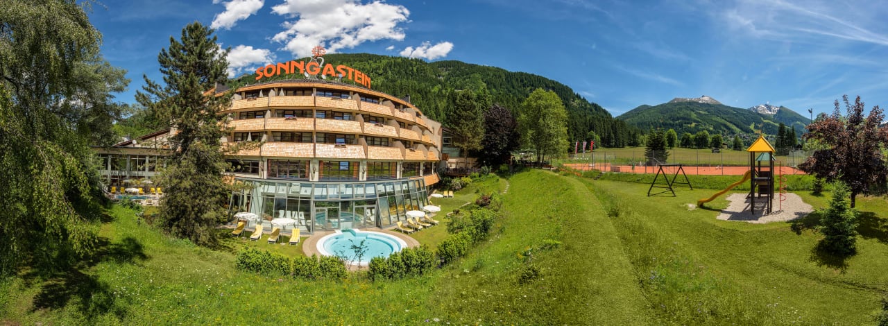 Außenansicht Familienhotel Sonngastein