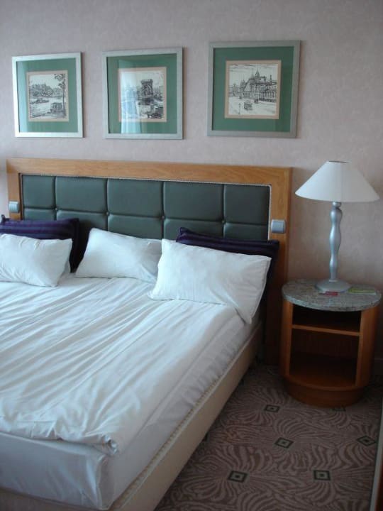 Bett/Schlafbereich Crowne Plaza Budapest, an IHG Hotel