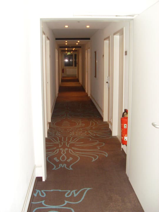 Hotelflur Motel One Hamburg Airport