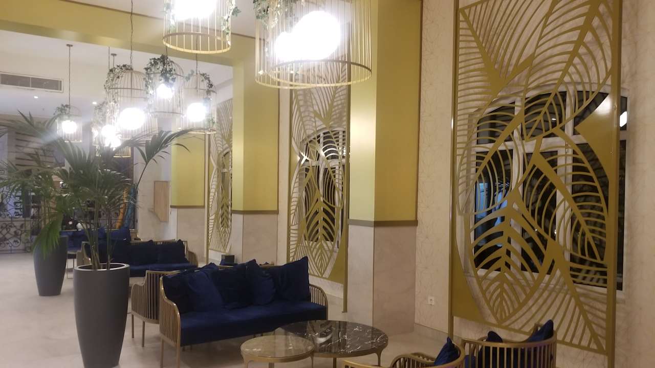 Lobby Hotel Thalia Unique