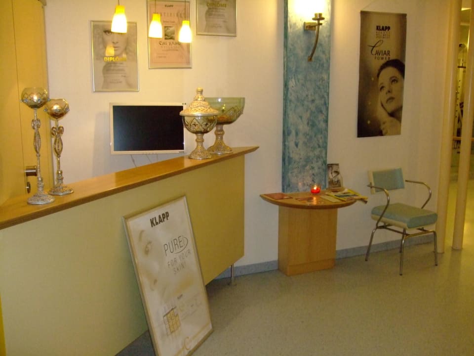 Eingang Wellnessbereich Raitelberg Resort