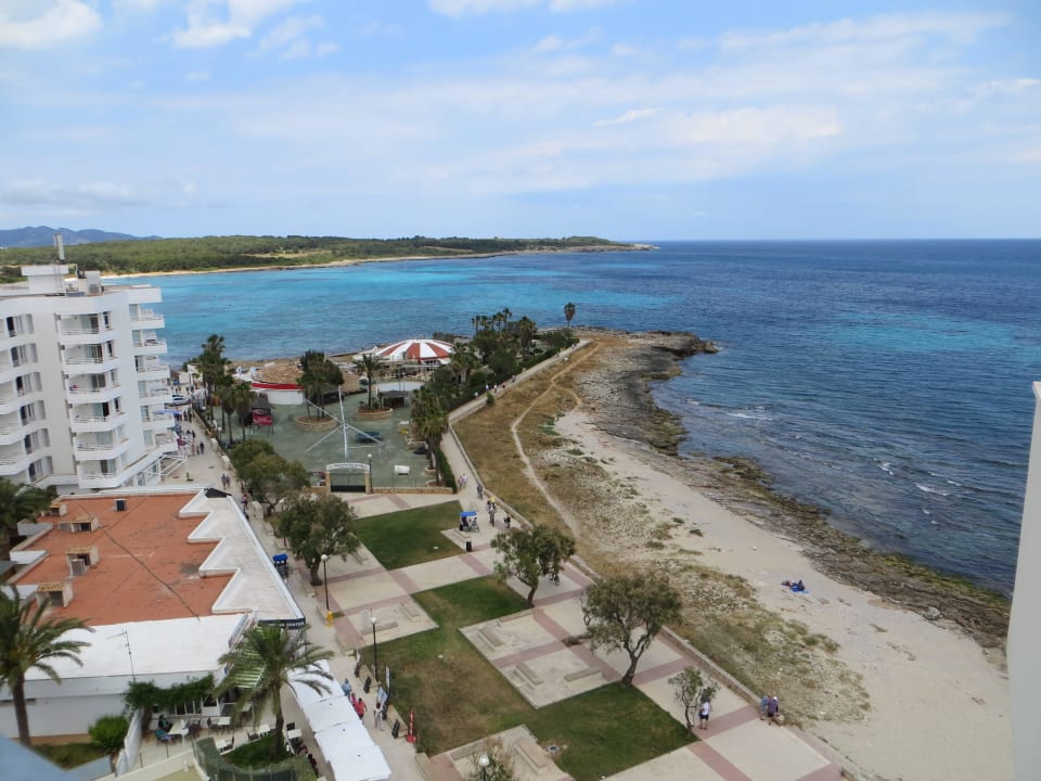 Ausblick von der Sonnenterrasse auf dem Hoteldach Aparthotel Playa Dorada