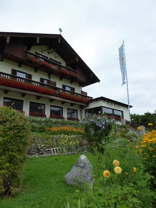 Außenansicht mit Vorgarten Pension Pauli