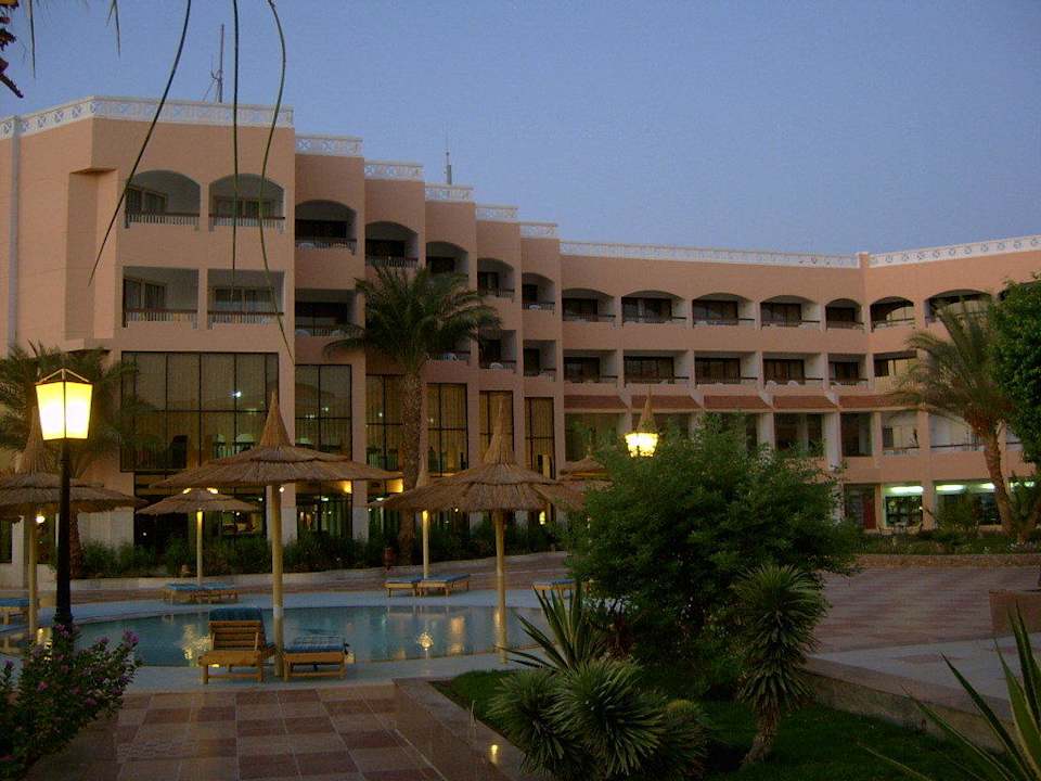 Kleiner Innenhof Beach Albatros Resort