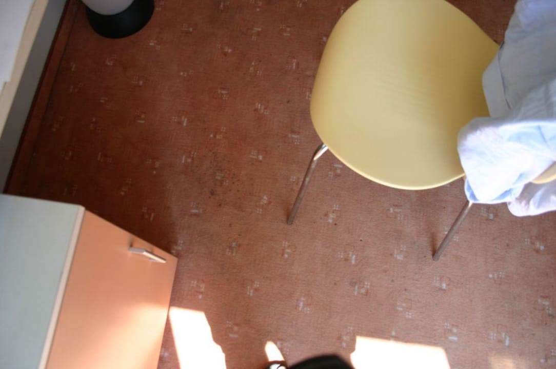 Der Teppichboden im Zimmer Hotel Koral