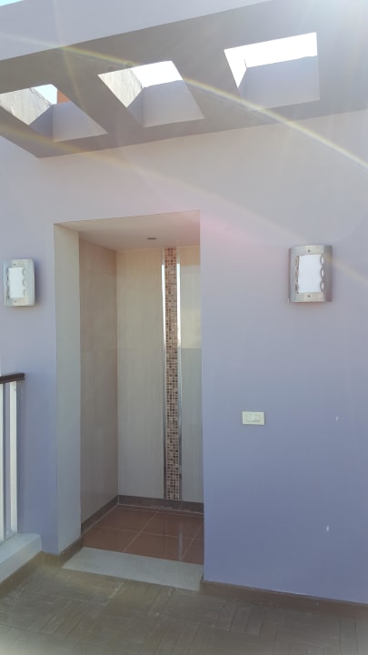 Dusche auf der Terrasse SUNRISE Crystal Bay - TUI BLUE