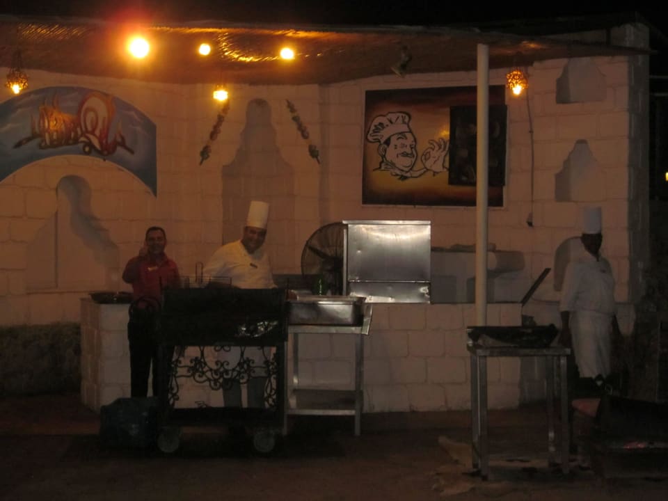 Draußen wurde gegrillt Hurghada Long Beach Resort