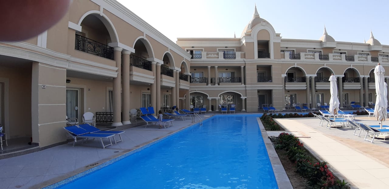 Pool Titanic Royal
