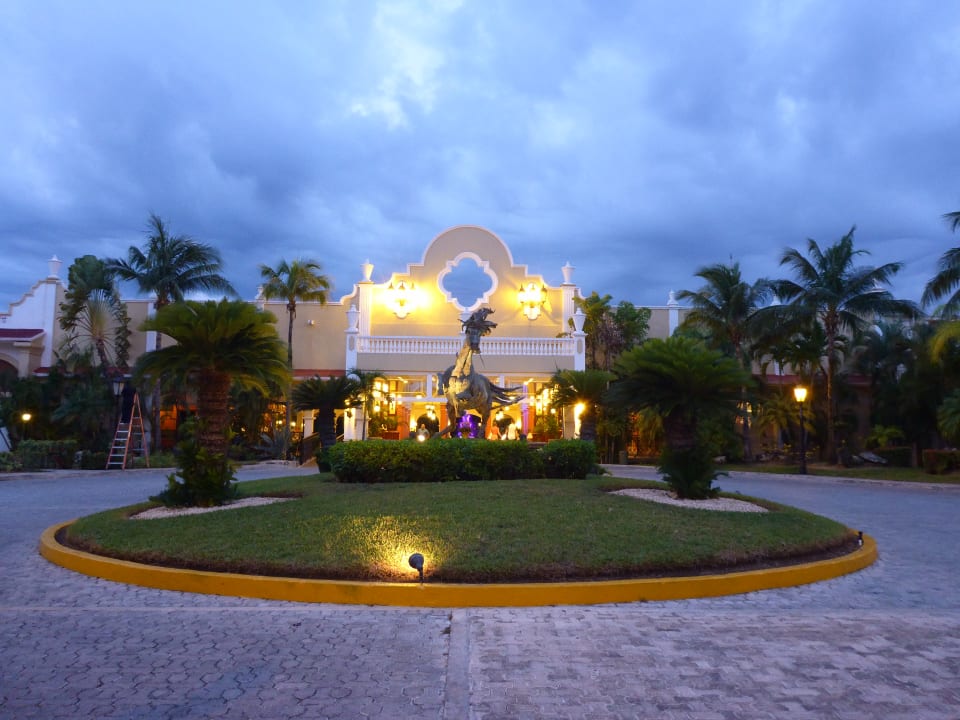 Außenansicht Hotel Riu Tequila