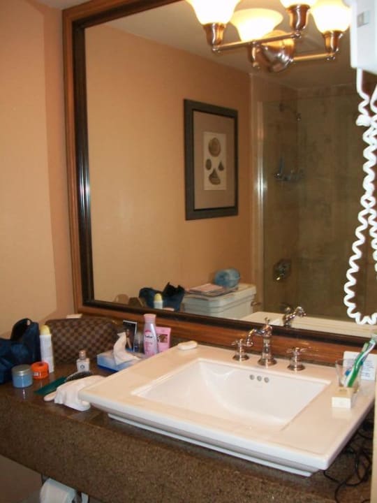 Bad Hotel Grotto Bay Beach Resort