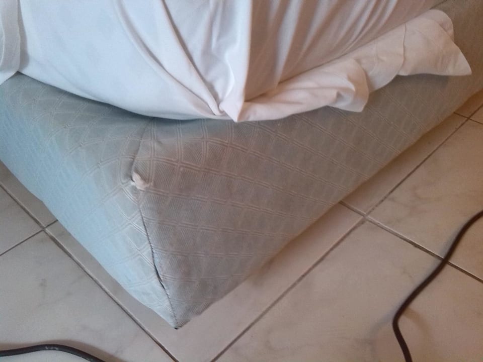 Dreckiges Bett Zi. 1187 Hotel El Mouradi Djerba Menzel