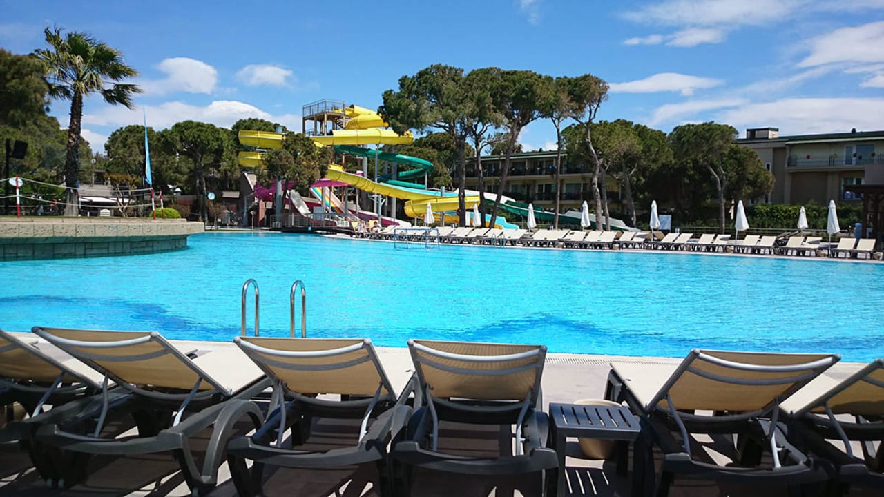 Poolbereich mit Rutschen Papillon Ayscha