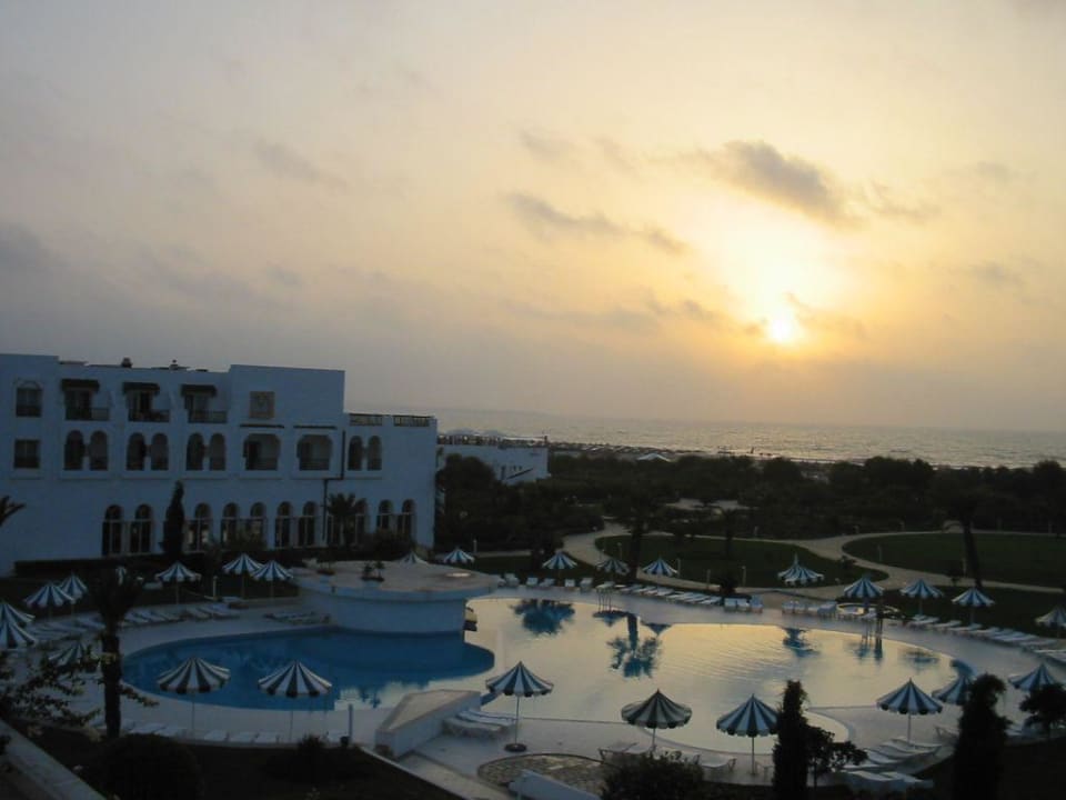 Aussicht auf den Pool Occidental Marco Polo