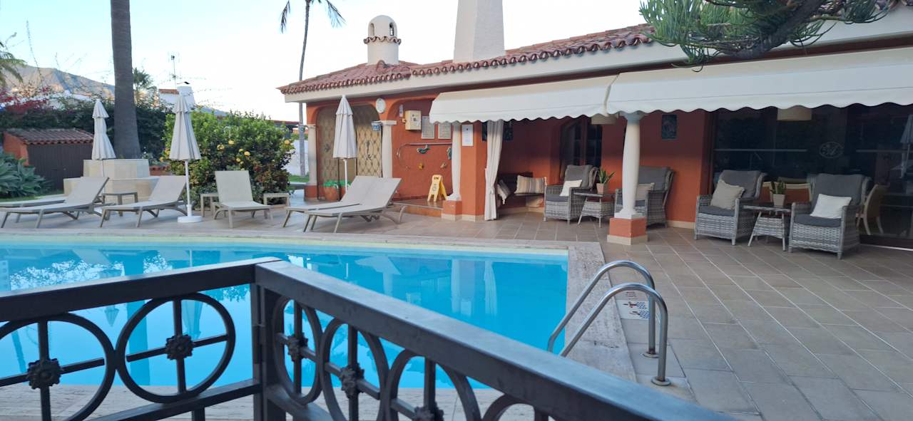 Pool Apartments Ambassador