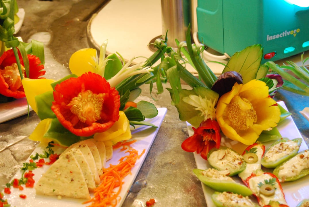 Gemüse Deko auf dem Buffet Iberostar Selection Creta Marine