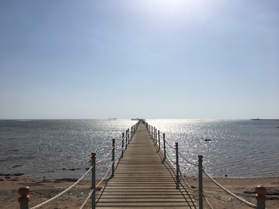 Steg zum Außenriff Pickalbatros Royal Moderna Resort-Sharm El Sheikh