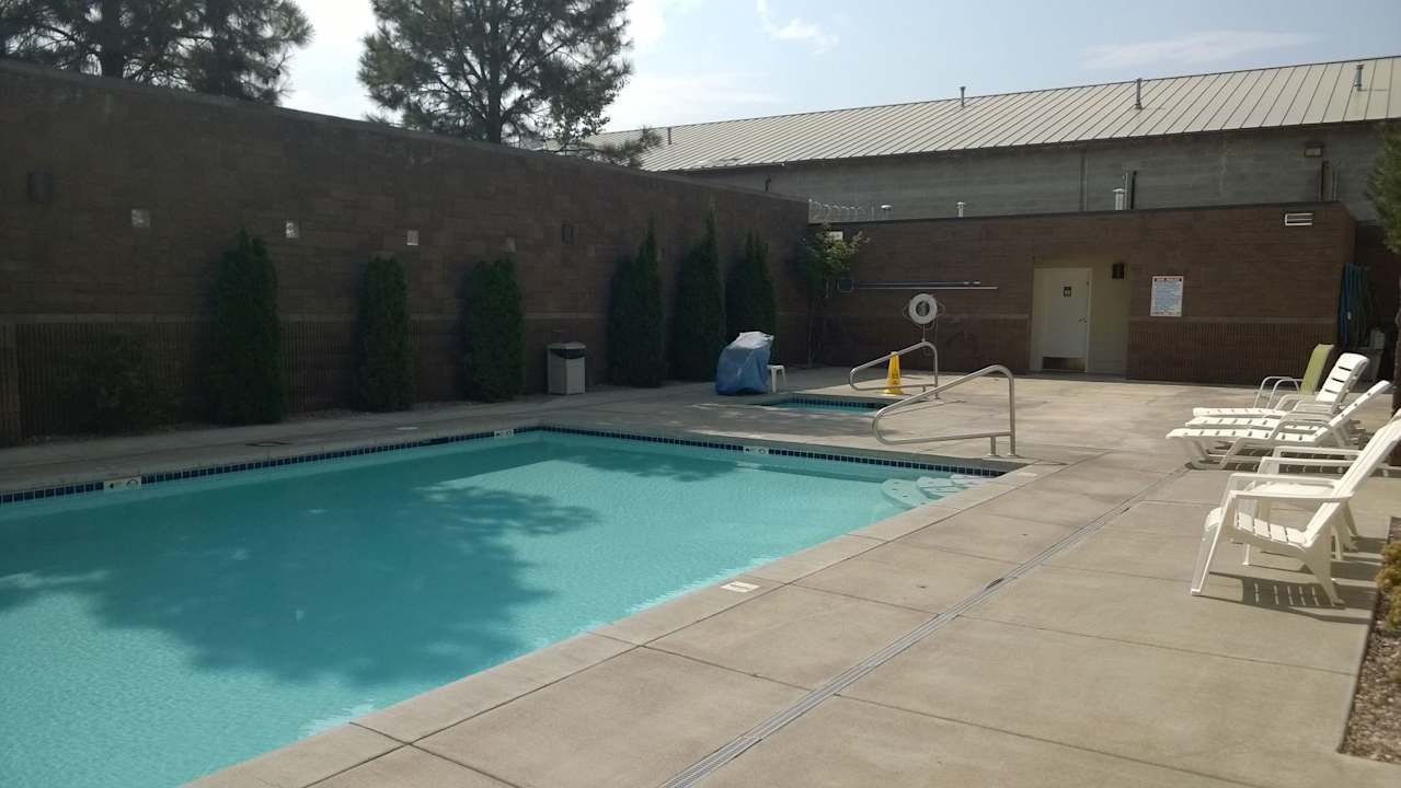 Pool Country Inn & Suites by Radisson, Bend, OR