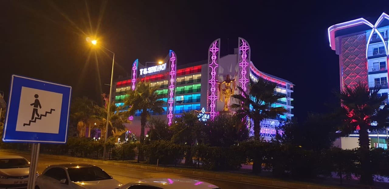 Außenansicht Azura Deluxe Resort & Spa Hotel