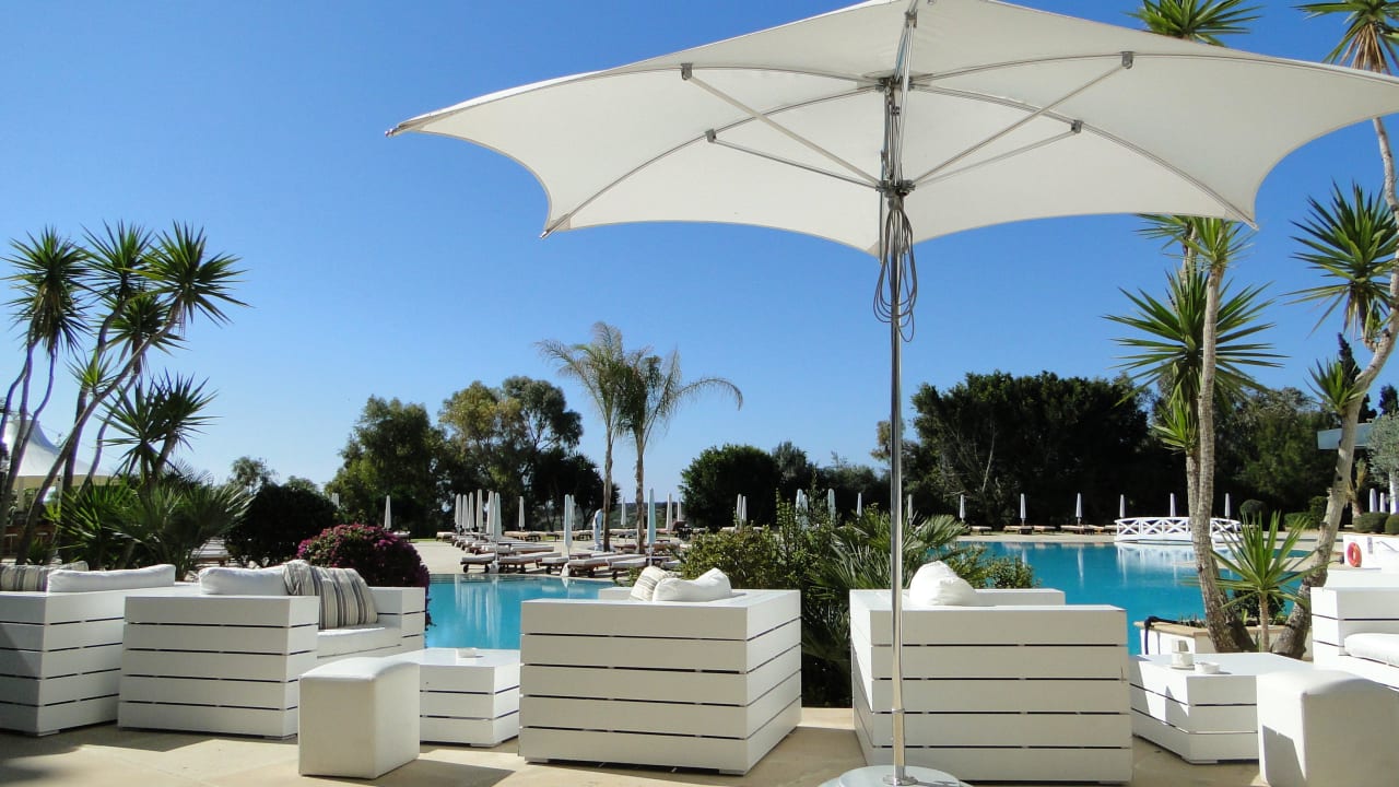 Sitzgruppen am Pool Hotel Grecian Park