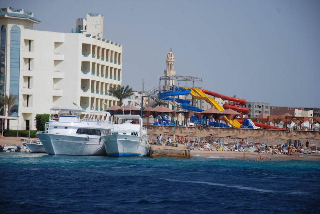 Widok na hotel z morza Moreno Horizon Spa & Resort