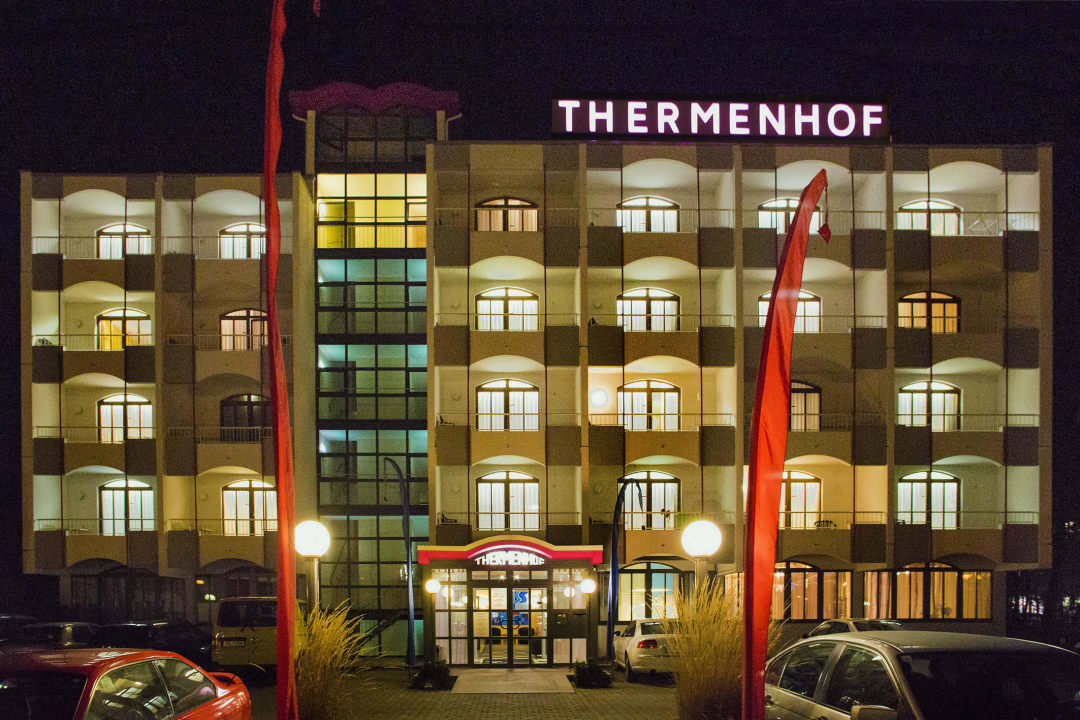 Nachtansicht Appartementhaus Thermenhof